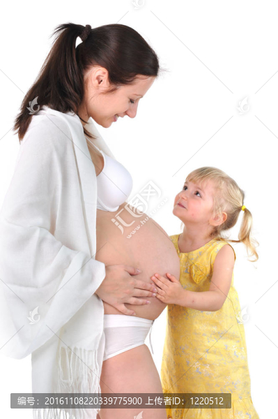 未來(lái)的母親和她的女兒。