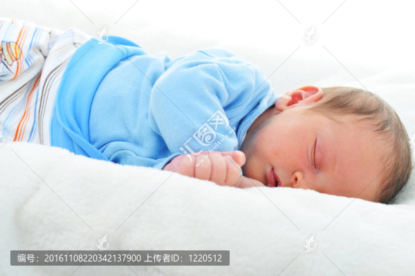 新生的嬰兒