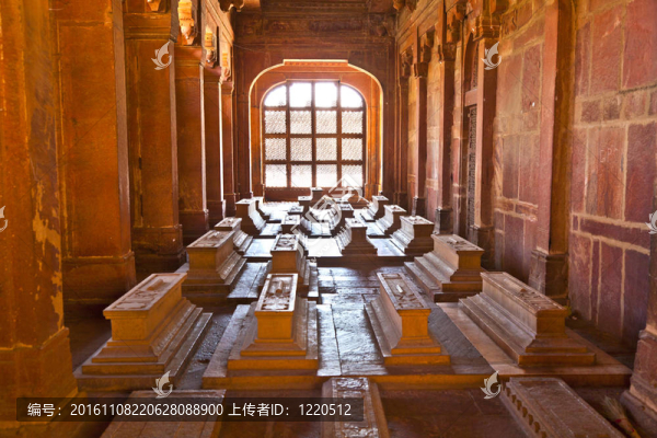 在法塔赫布爾西格里賈瑪清真寺大理石墓地記得伊斯蘭神圣的人