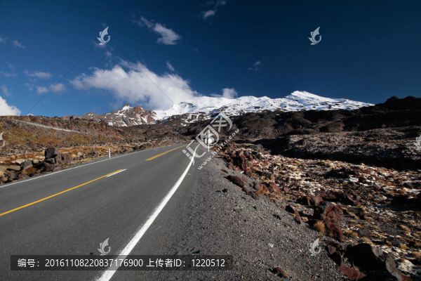 到山的路