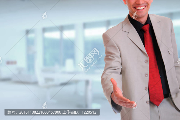 商人伸出手來搖