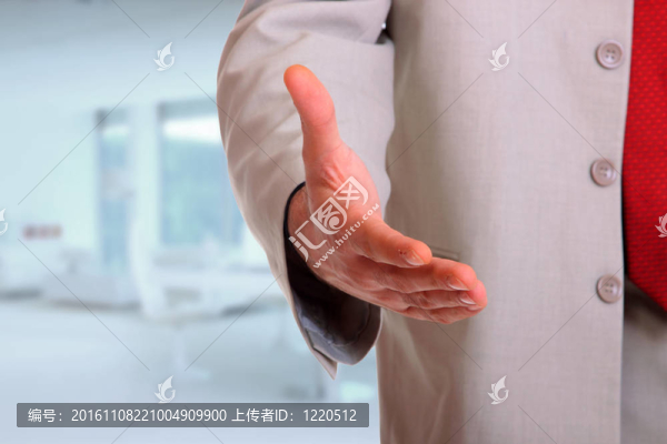 商人伸出手來搖