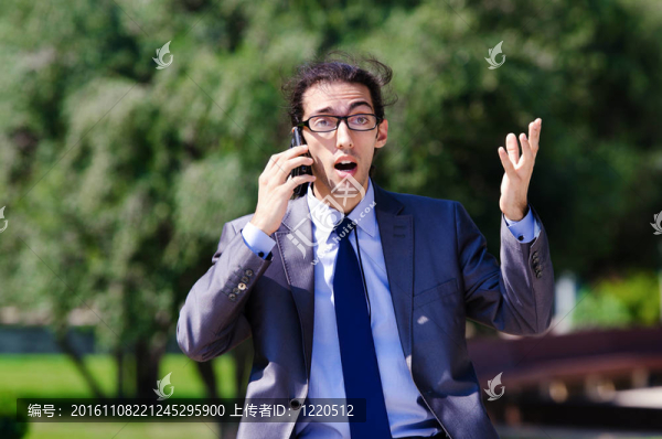 街上的年輕商人