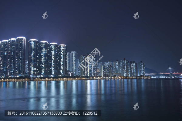 香港的公寓樓在晚上