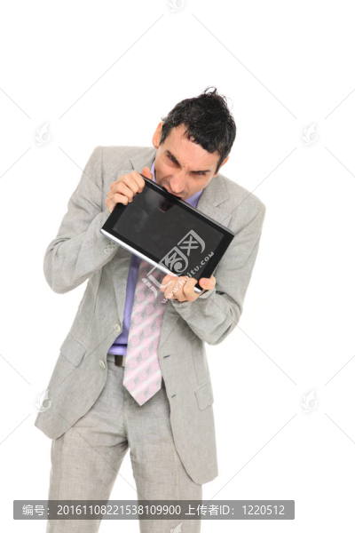 年輕商人使用平板電腦站立