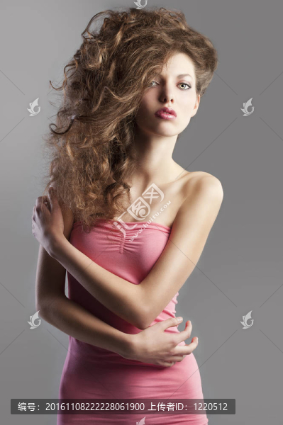 漂亮的女孩大發(fā)style.her臉微微抬起