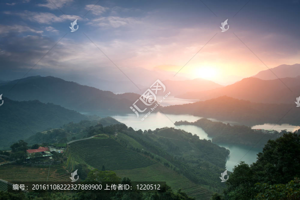 湖腰的日落；新臺(tái)北