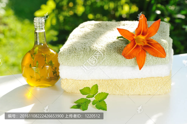 清晨花園里的溫泉