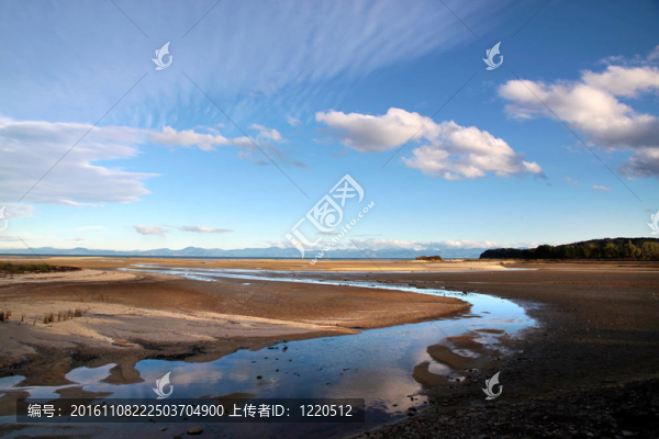 在亞伯塔斯曼國家公園的海岸線，小島