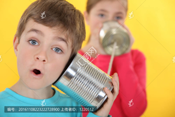 兒童與錫罐溝通