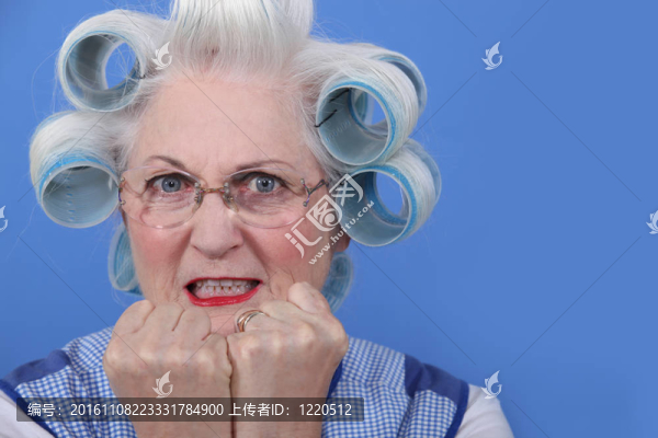 一個有頭發(fā)的成熟女士。