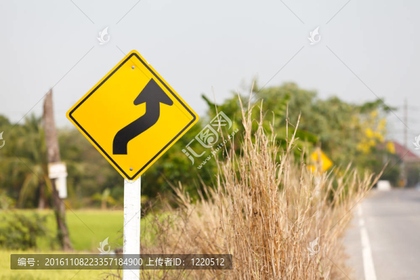 蜿蜒的道路標(biāo)志