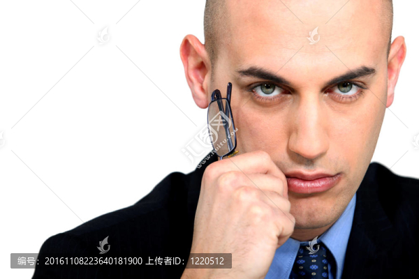 在適應(yīng)一個(gè)嚴(yán)肅的人了