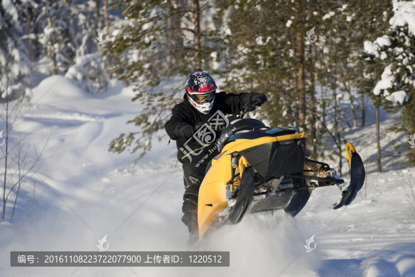 雪地車行動(dòng)