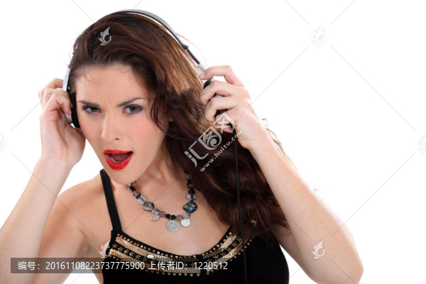 女人聽音樂