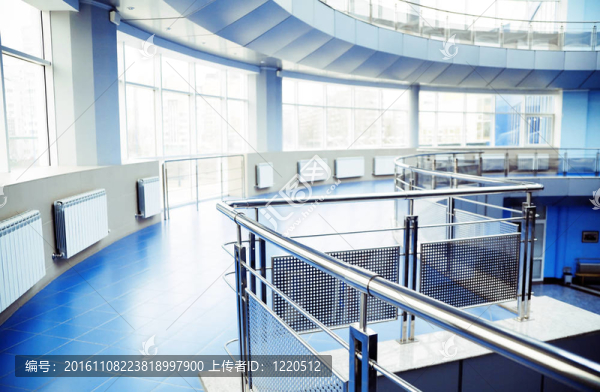 現(xiàn)代辦公建筑室內(nèi)的金屬細(xì)節(jié)
