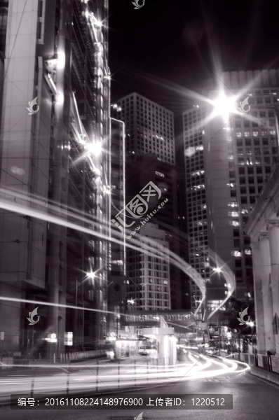 在香港，在黑與白的夜晚色調(diào)的交通