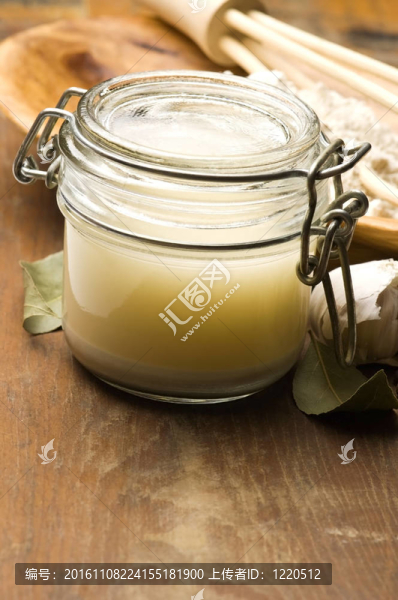 酵母；夙；Zurek,-一個傳統(tǒng)的波蘭湯成分