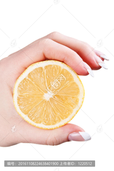 拿著檸檬的女人