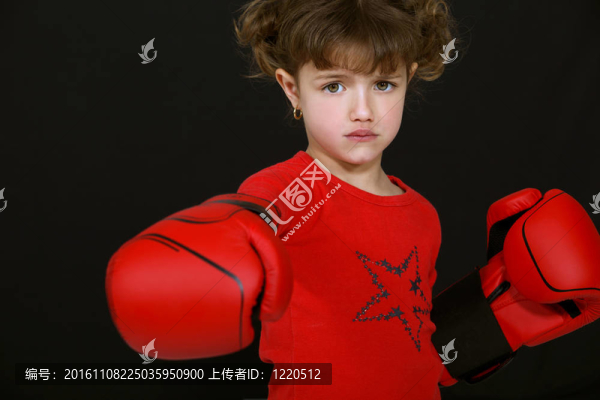 小女孩的拳擊