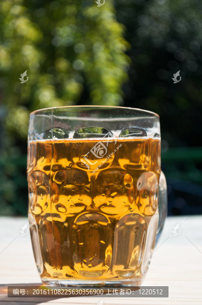 新鮮啤酒杯