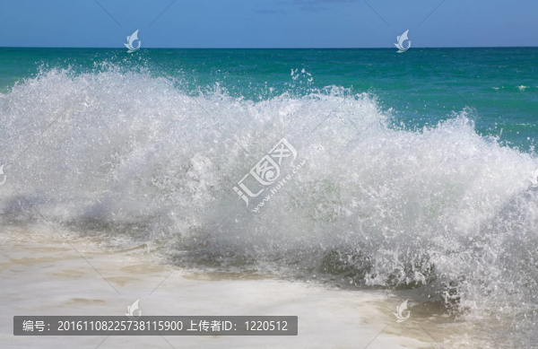 加勒比海的波浪。Playa,Los,Cocos。古巴長島。古巴.