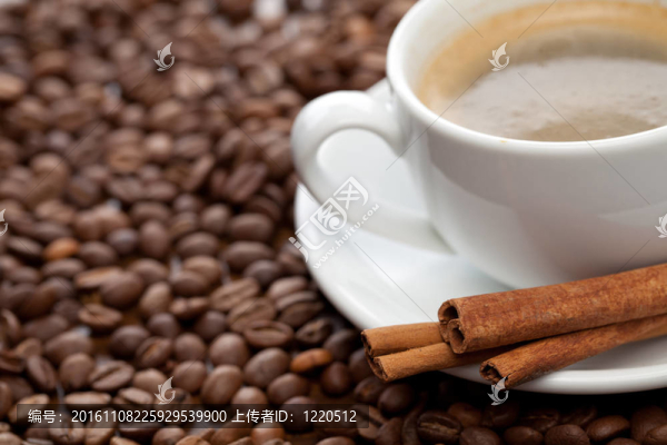 一杯加肉桂的咖啡