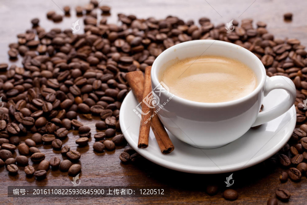 一杯加肉桂的咖啡