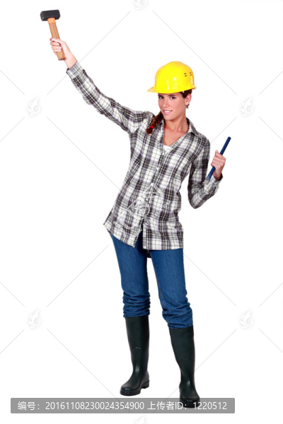 女建筑工人用錘子。