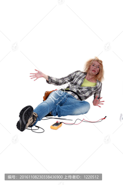震驚的女電工。