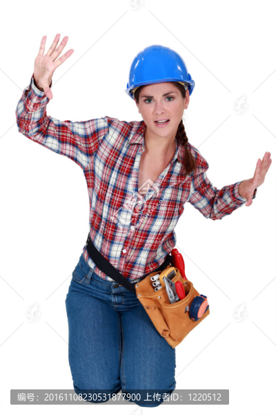 女建筑工人被困在狹小空間