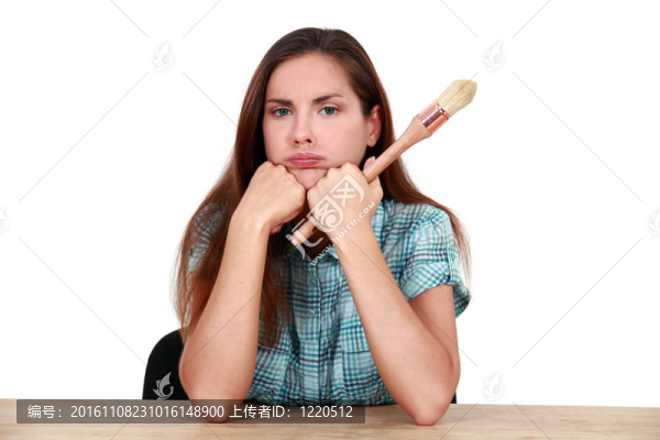 憤怒的女畫家。