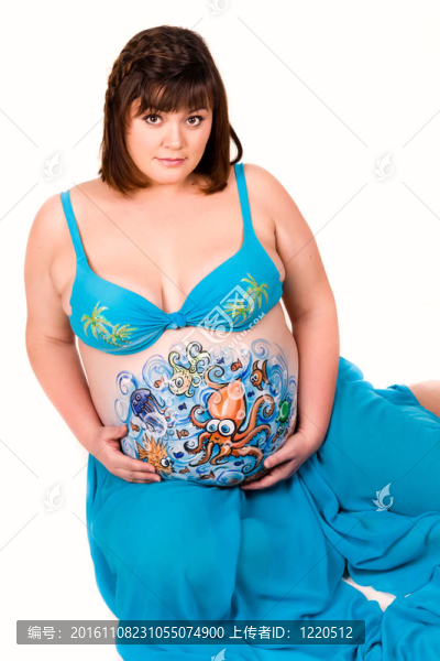 孕婦身上帶著海上生活藝術(shù)