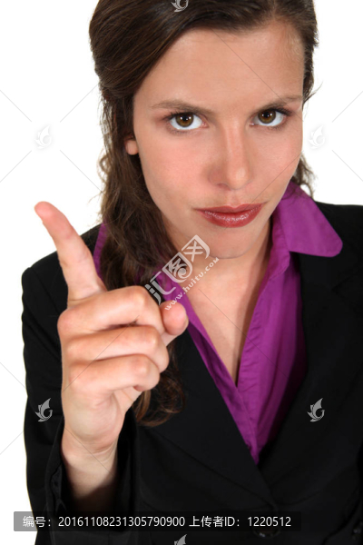 一個(gè)女人的手勢(shì)沒(méi)有標(biāo)志。