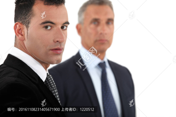 嚴肅的商人和老同事