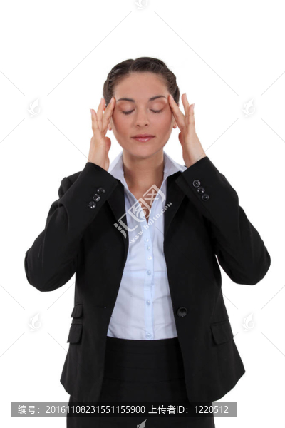 一個(gè)頭痛的黑發(fā)女商人。