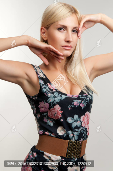 金發(fā)女人