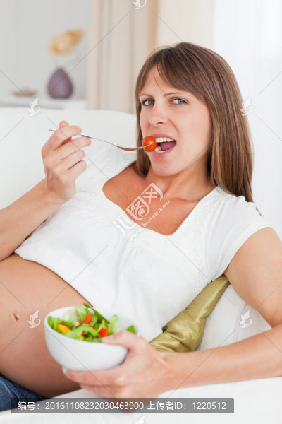 接近孕婦吃沙拉