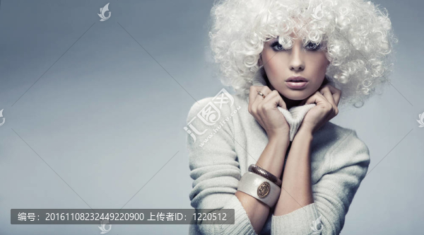 漂亮的金發(fā)美女