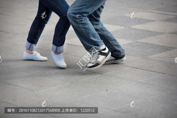跳舞的腳