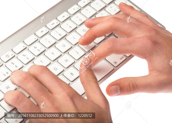 男子在鍵盤上打字
