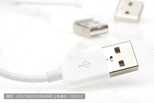 一個(gè)白色的USB電纜