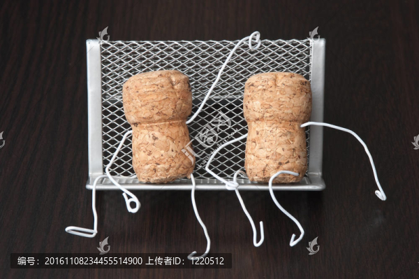 兩葡萄酒瓶塞