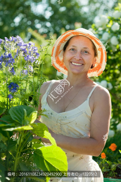 在Campanula工廠的女園丁