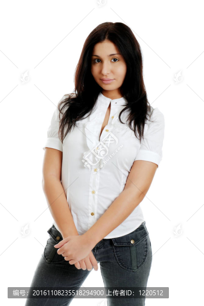 西班牙裔婦女雙手交叉
