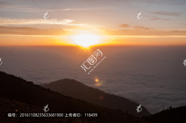 山頂日出
