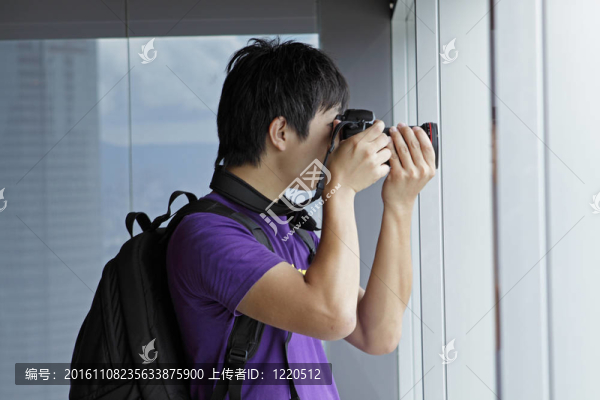 攝影師拍攝室內(nèi)景觀照片