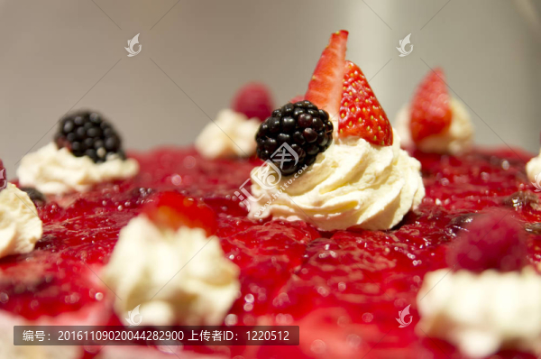 豪華甜品與新鮮水果關(guān)閉