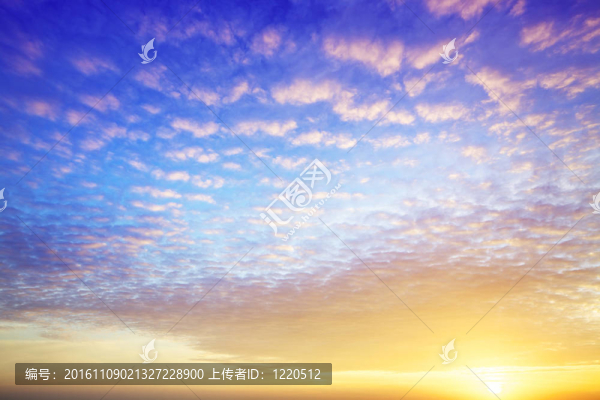 日落時(shí)分壯觀的天空