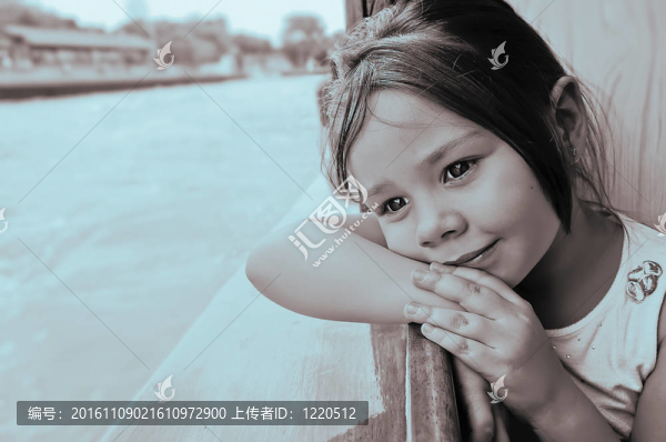 小女孩